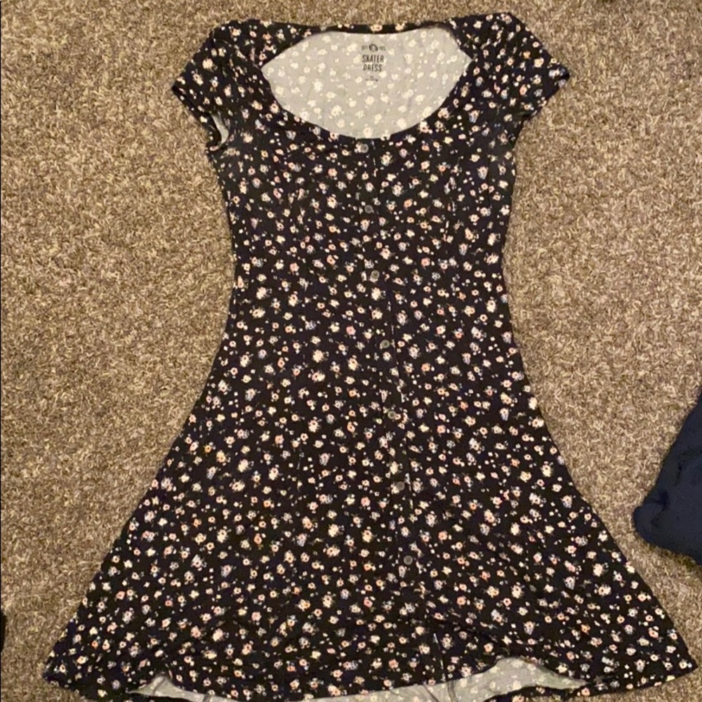 black flower dress. super cute